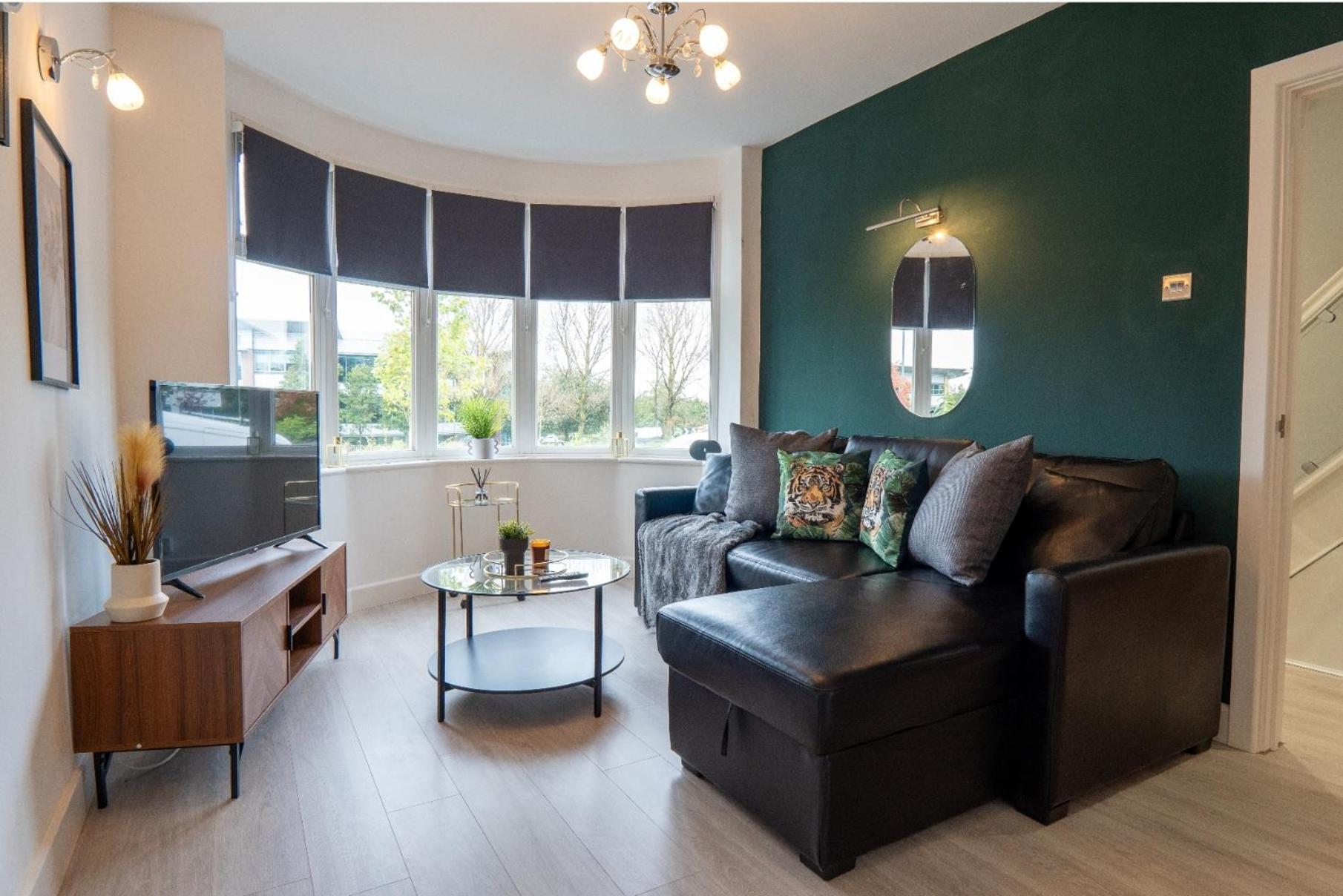 Sheldon House 3 Bed Cosy Home Nr Jlr & Nec 外观 照片